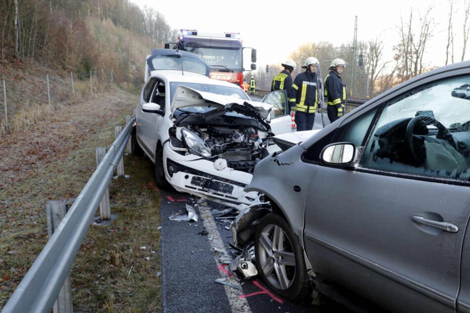 Die beiden Fahrzeuge krachten frontal ineinander.
