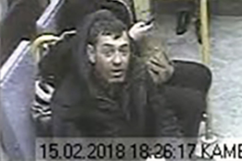 Der Täter war der Frau bis vor ihrer Haustür gefolgt.