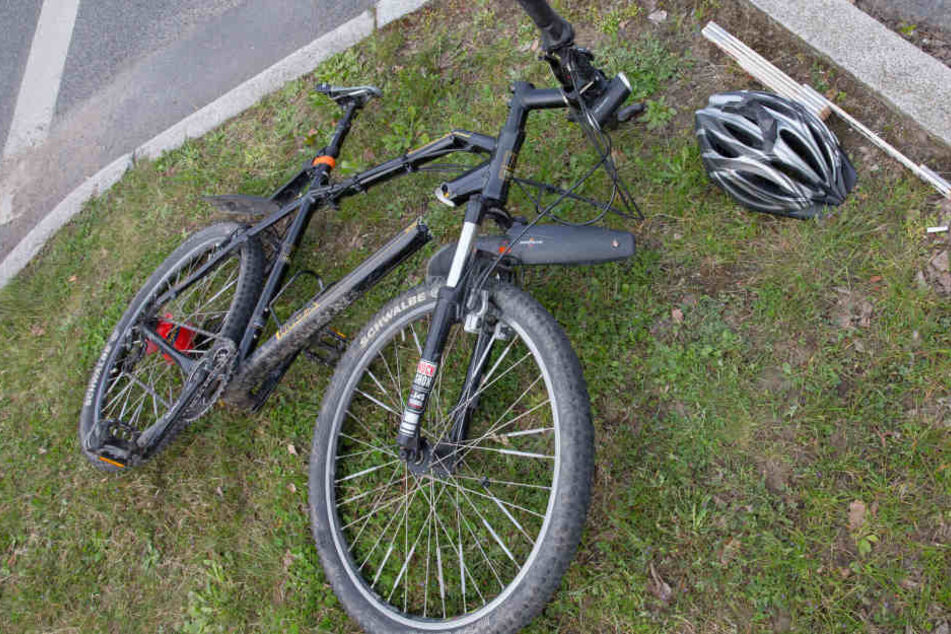 Der 15-Jährige verlor auf abschüssigem Terrain die Kontrolle, knallte über den Lenker und verletzte sich schwer (Symbolbild).