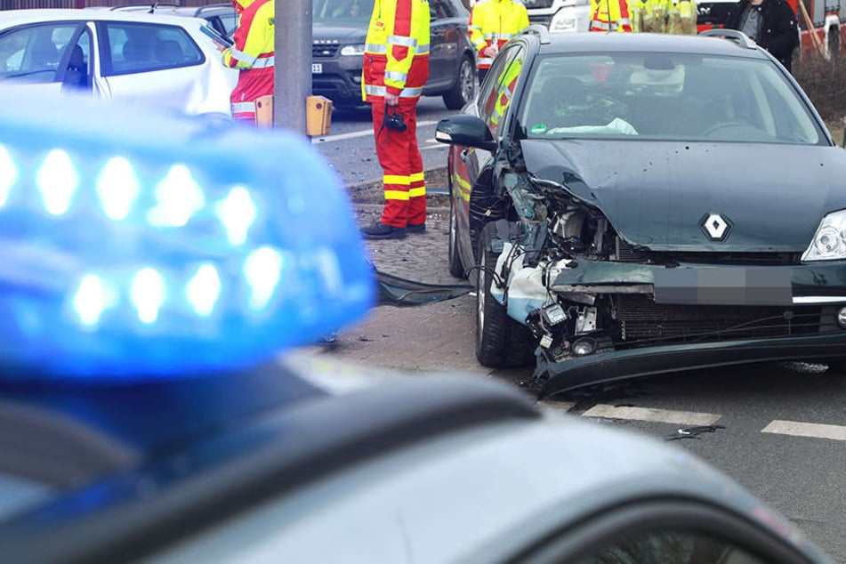 Bei einem Unfall in Dresden hat es einen Renault Laguna am heftigsten erwischt.