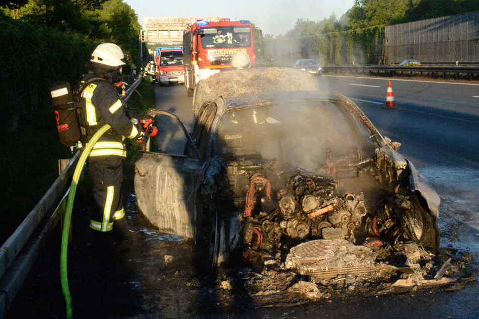 Die Feuerwehr eilte zum Löschen.