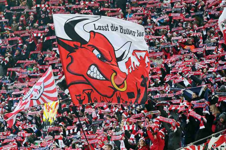 Beim Spiel gegen den HSV wurden mehrere RB-Fans mit einen miesen Dauerkartentrick abgezockt.
