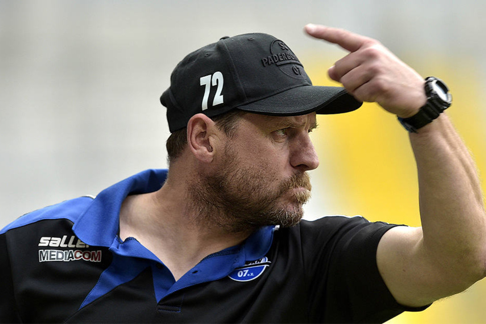 Steffen Baumgart (45) wird seinen Spielern auch in der kommenden Saison zeigen, wo es langgeht.