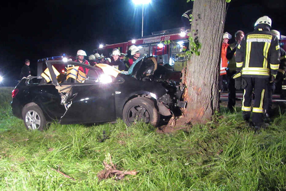 Die Fahrt des 21-Jährigen endete am Baum.