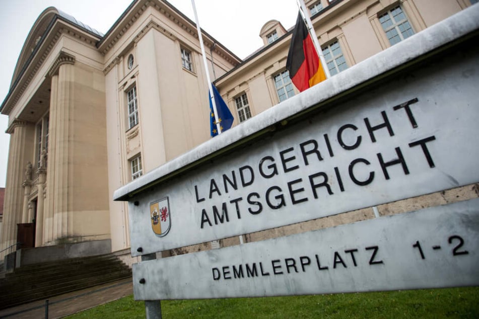 Das Gebäude des Landgericht Schwerin am Demmlerplatz.