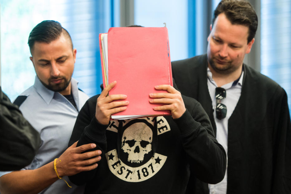 Der Angeklagte Yasser S. (M) im Landgericht in Wuppertal. Ihm wird gemeinschaftlicher Mord an der sechsfachen Mutter Hanaa S. vorgeworfen.