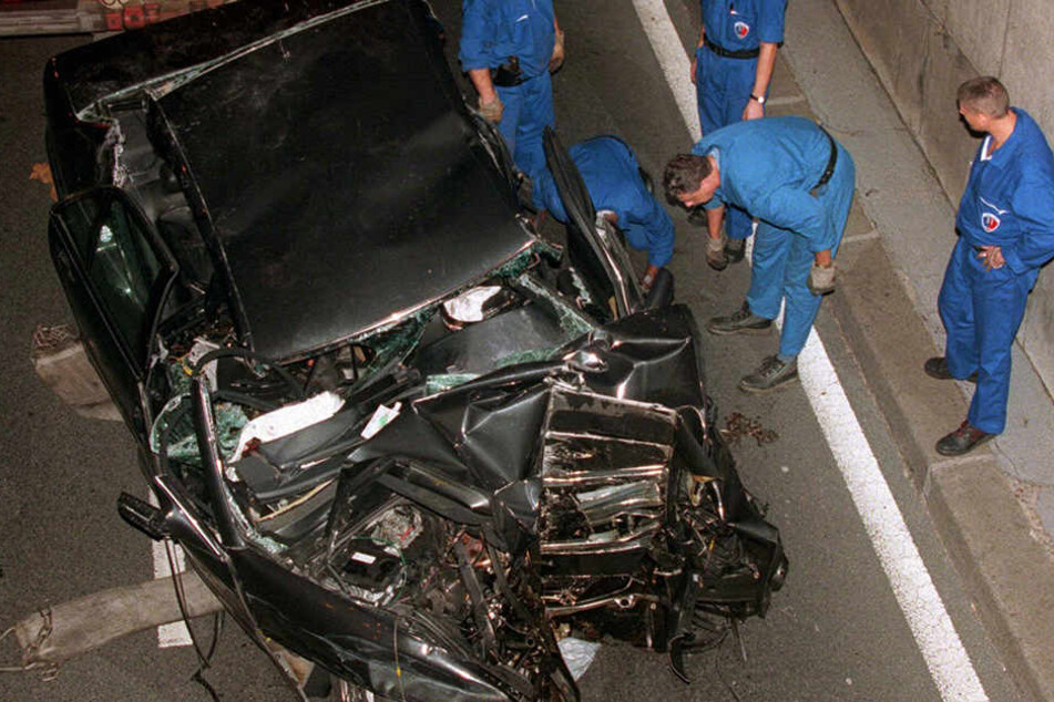 Das Auto, in dem Lady Di verunglückte, wurde völlig zerstört.