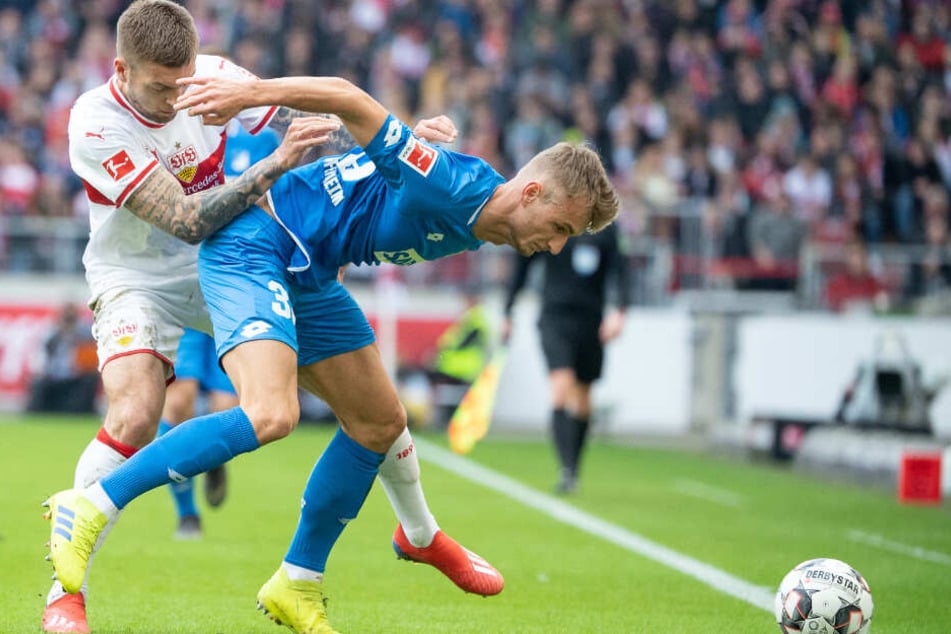 Wer kommt an den Ball? VfB.Kampfmaschine Alexander Esswein (l.) oder TSG-Mann Stefan Posch.