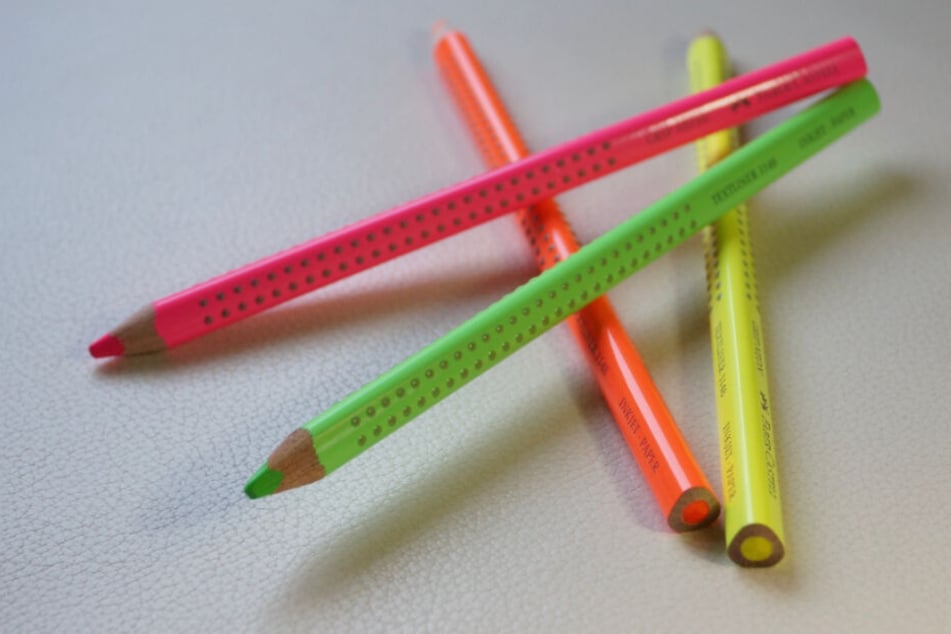 Textmarker gibt es auch als Buntstifte.
