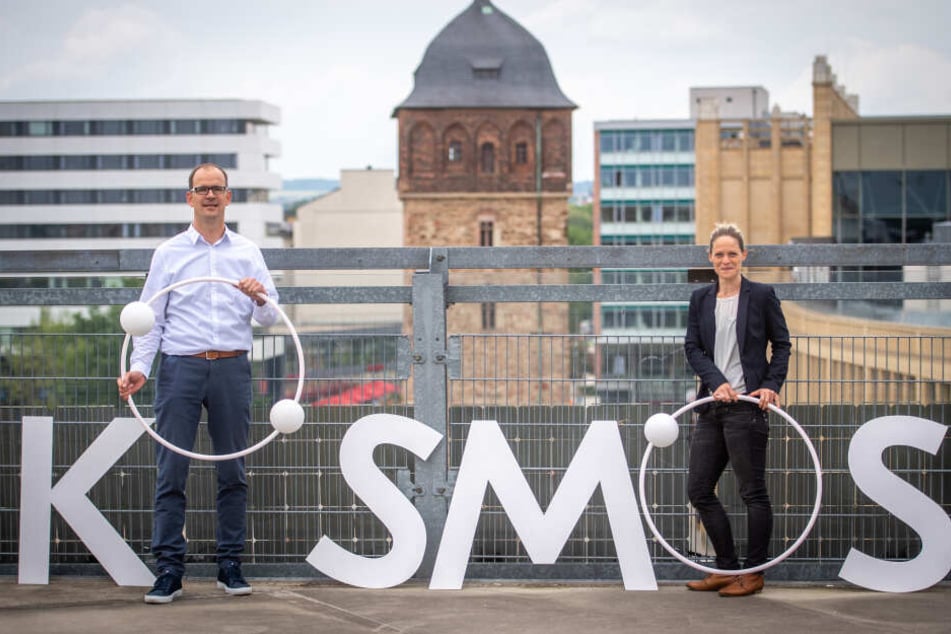 CWE-Chef Sören Uhle (44) und CWE-Marketing-Chefin Susan Endler (37) stellten am Dienstag das "Kosmos Chemnitz - Wir bleiben mehr" vor.