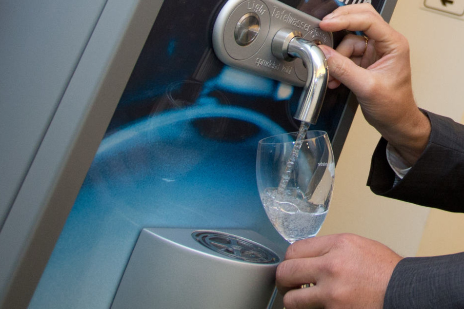 Wegen eines Wasserspenders steht das Klinikum Höchst jetzt vor dem Arbeitsgericht. (Symbolbild)