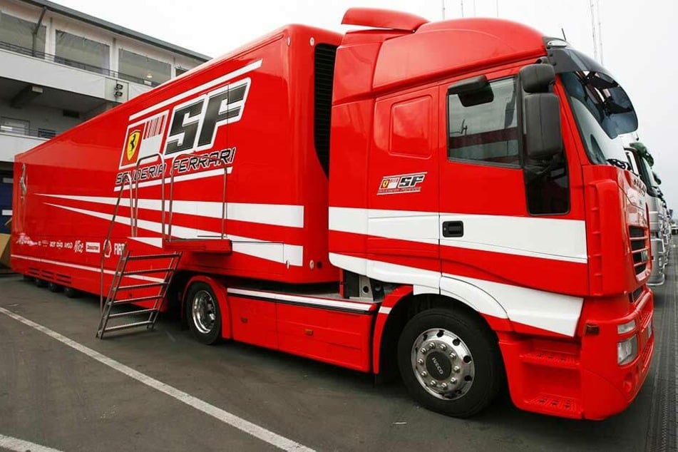 Ein Lkw von Ferrari wurde als Flüchtlings-Fahrzeug missbrauchst.