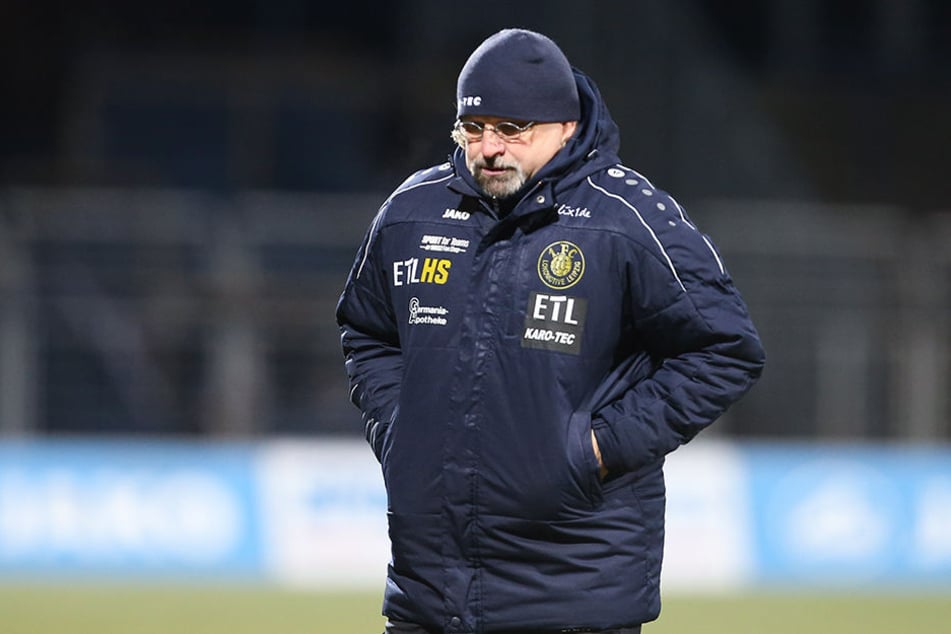 Durch die anstehenden Nachholspiele muss Lok-Trainer Heiko Scholz (52) sein Team auf englische Wochen einstellen.