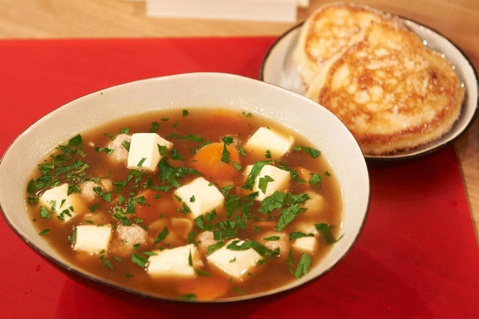Mit der sorbischen Hochzeitssuppe und sächsischen Quarkkeulchen kochte sich Lubina ins Herz des Profikochs.