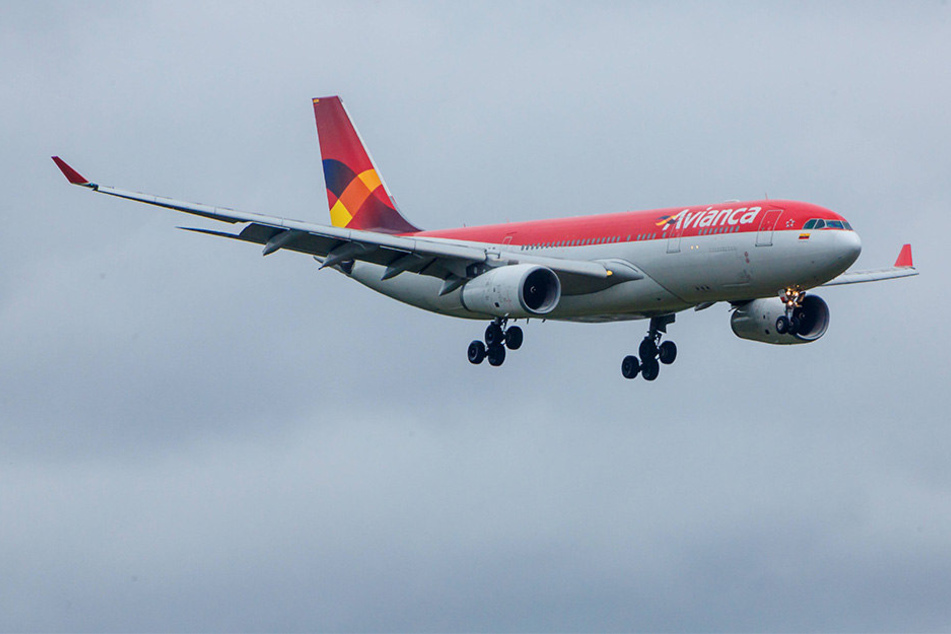 Ein kolumbianisches Linienflugzeug wurde von einem Jagdbomber aus dem Luftraum Venezuelas gedrängt.
