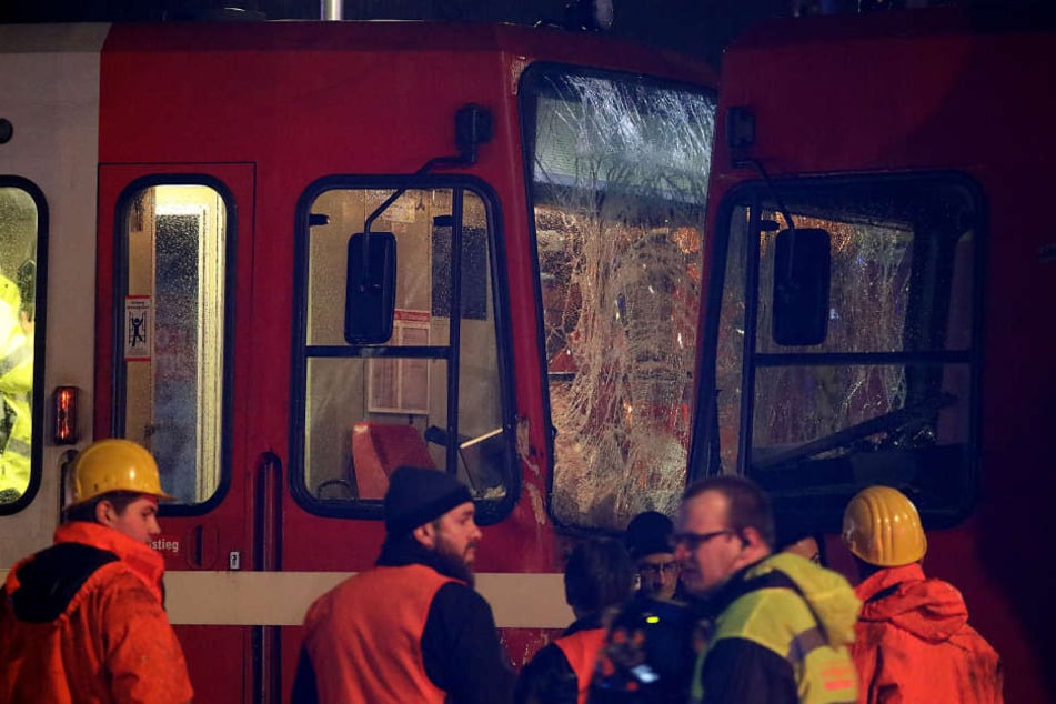 Die meisten Unfallopfer hätten sich nach Auskunft der Polizei leicht verletzt.
