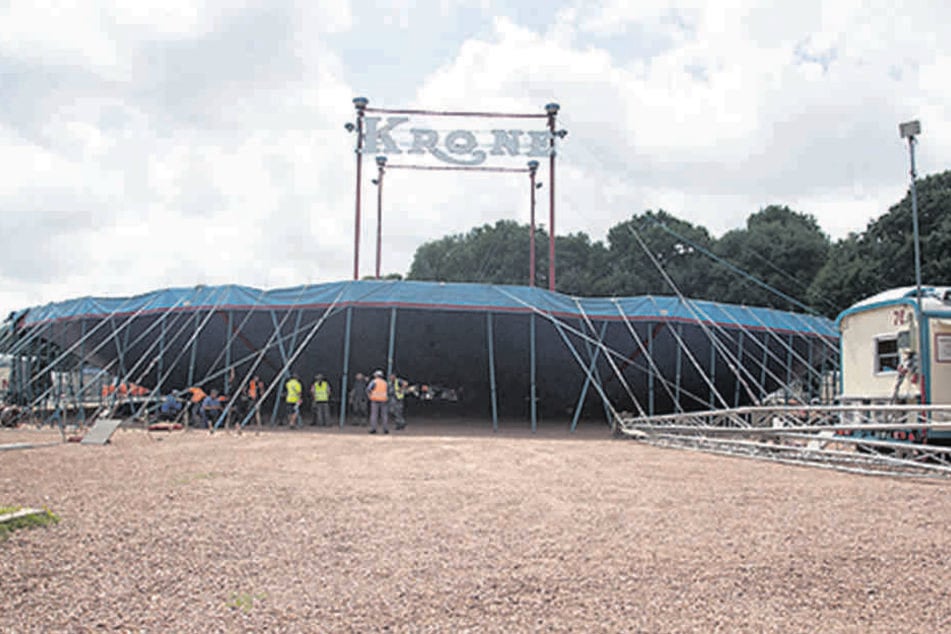 Der Aufbau läuft: Bereits am Freitag ist Premiere beim Circus Krone.