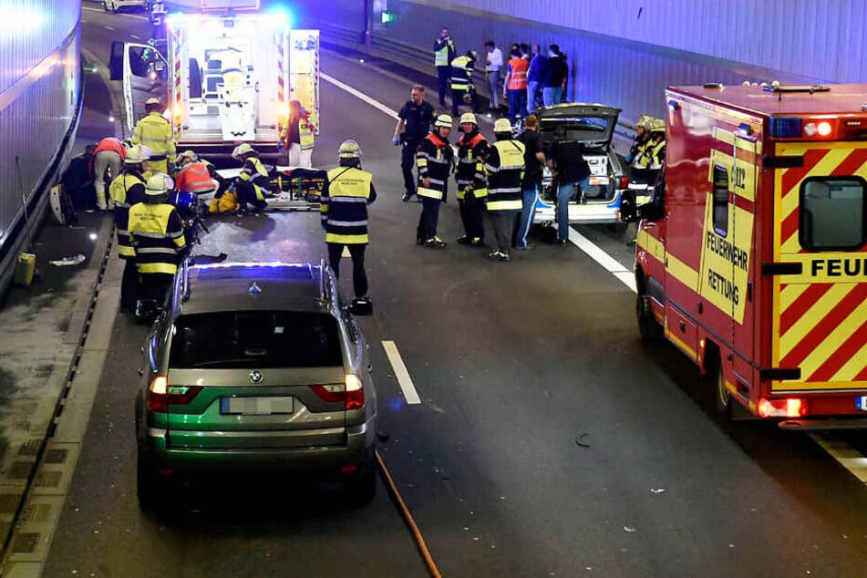 Im Luise-Kiesselbach-Tunnel in München ist es zu einem schweren Unfall gekommen.