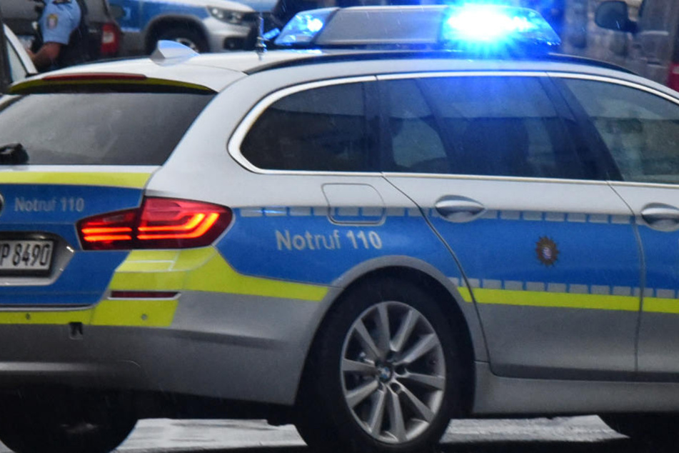 Die Polizei fahndet nach einem etwa 20 Jahre alten Mann mit schwarzem Mountainbike (Symbolbild).