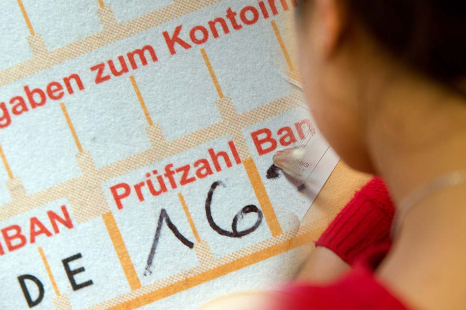 Insgesamt überweisen Migranten rund 4,2 Milliarden Euro in ihre Heimat. (Bildmontage)