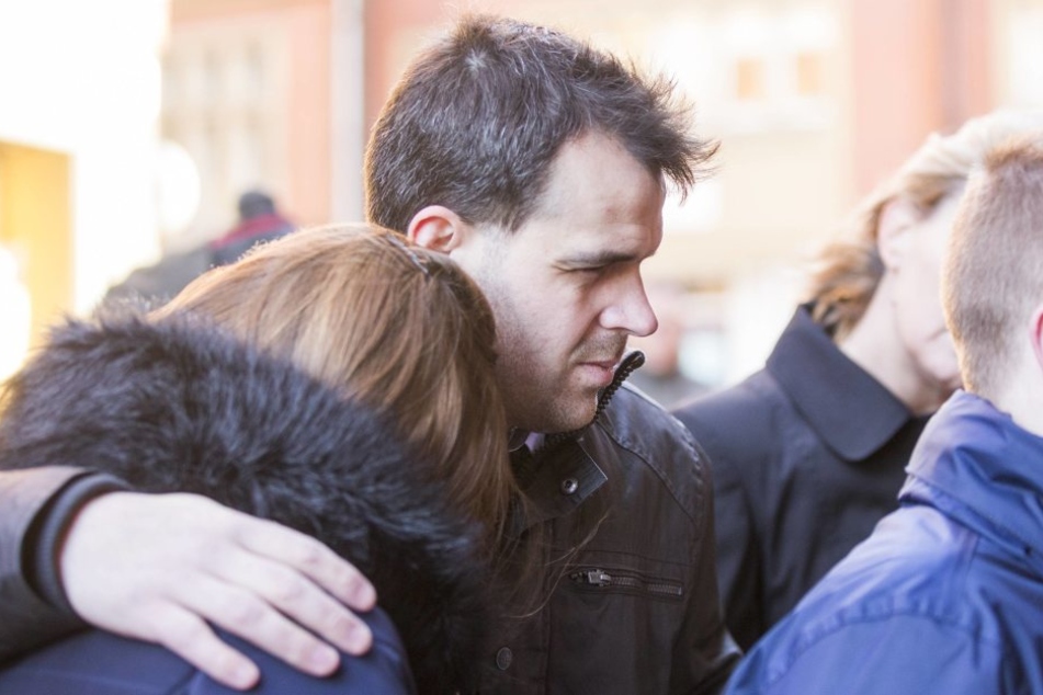 Tiefe Trauer: Familie und Freunde nehmen Abschied von der siebenjährigen Katie Rough.