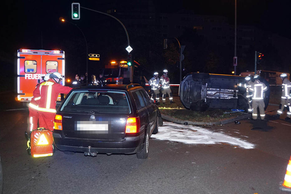 Auch Betriebsflüssigkeiten mussten von der Feuerwehr abgepumpt beziehungsweise gebunden werden.