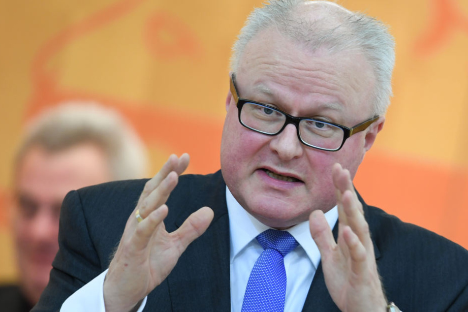 Finanzminister Thomas Schäfer (CDU) wies auf einen bereits seit 2016 existierenden Vorschlag zur Grundsteuer-Neuregelung hin.