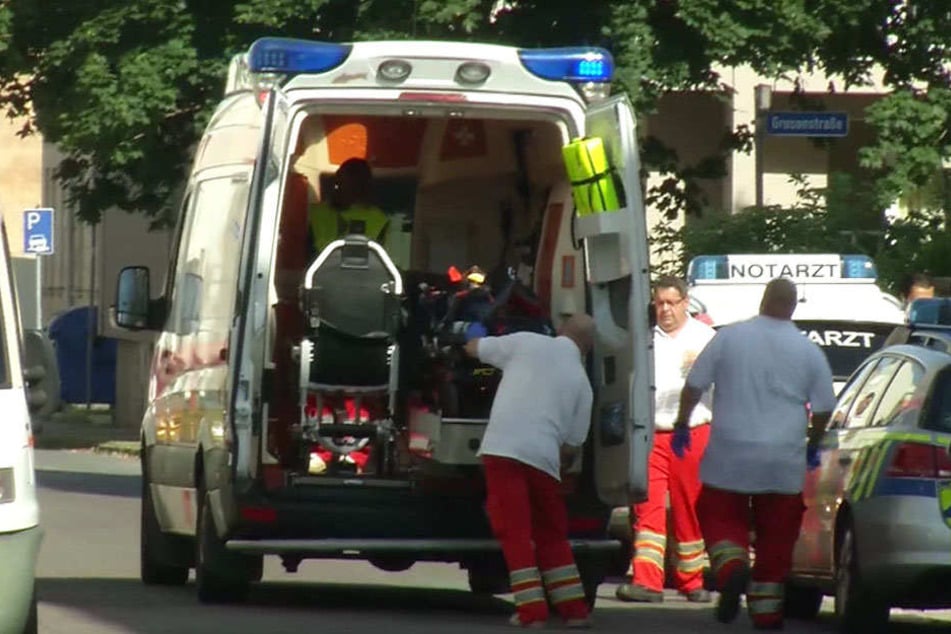Der 25-Jährige wurde notärztlich versorgt und in ein Krankenhaus gebracht.