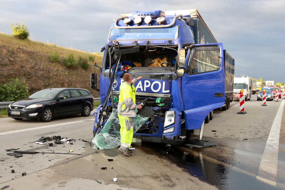 Auf der A17 kam es am Montagmorgen zu einem heftigen Unfall.