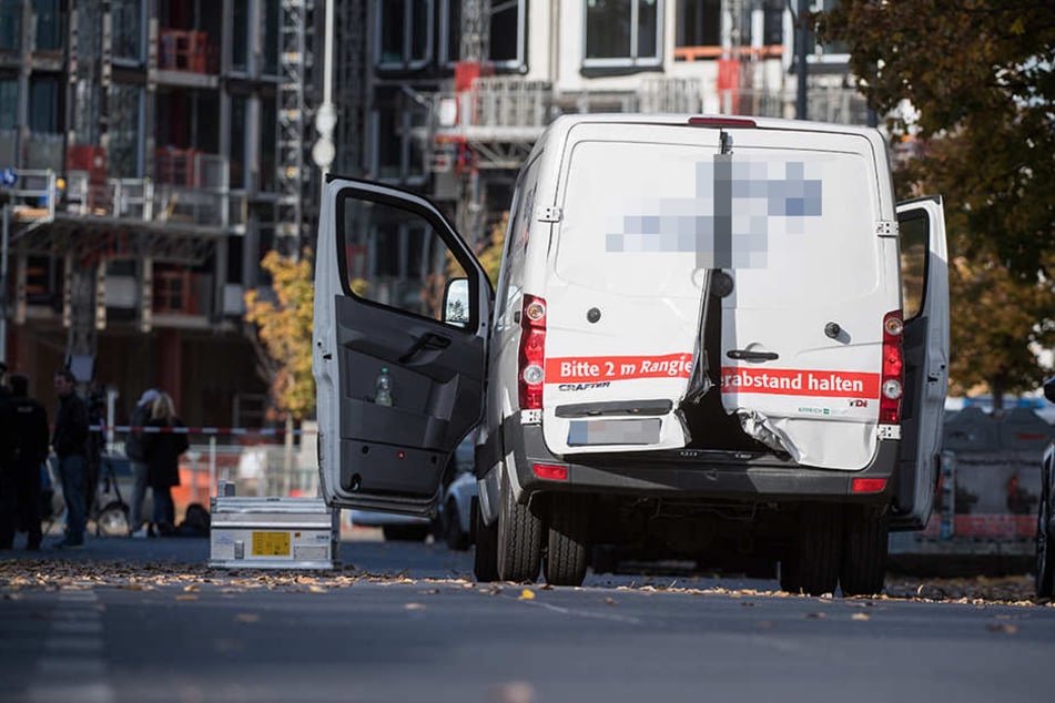 Auf diesen Geldtransporter hatte es die maskierten Räuber abgesehen.