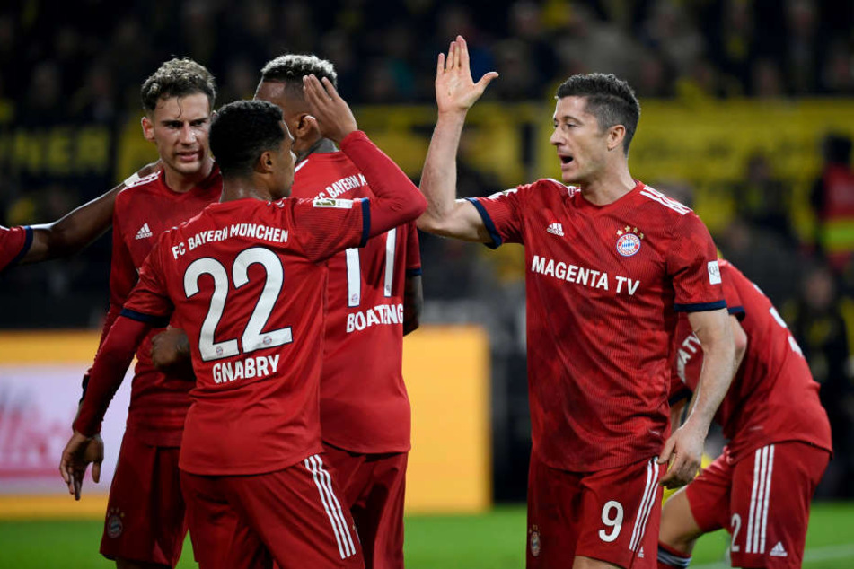 Robert Lewandowski freut sich über sein erstes Tor.