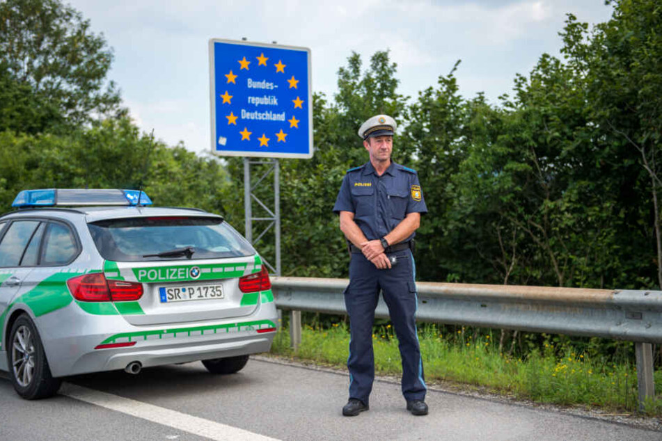 Die Bayerische Grenzpolizei unterstützt die Bundespolizei an der deutsch-österreichischen Grenze. (Archiv)