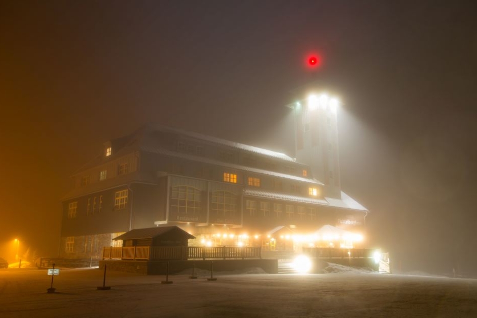 Auf dem Fichtelberg fielen einige Zentimeter Neuschnee.