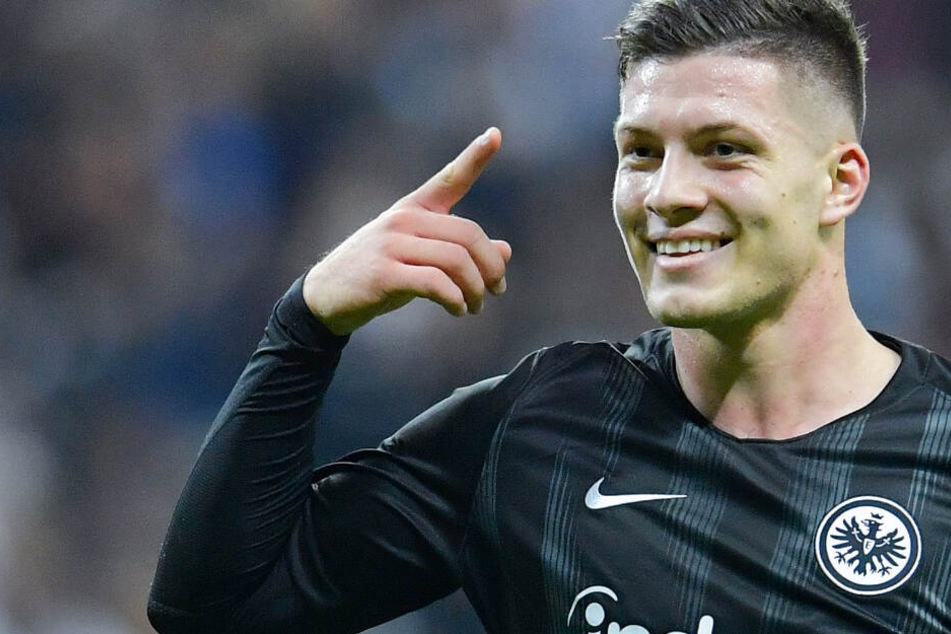 Eintracht-Stürmer Luka Jovic jubelt am 11. November 2018 nach einem Tor.
