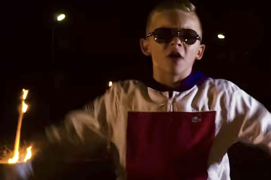 Markenjacke und cooleSonnenbrille: Artur K. steht den "großen" Rappern in Nichts nach.