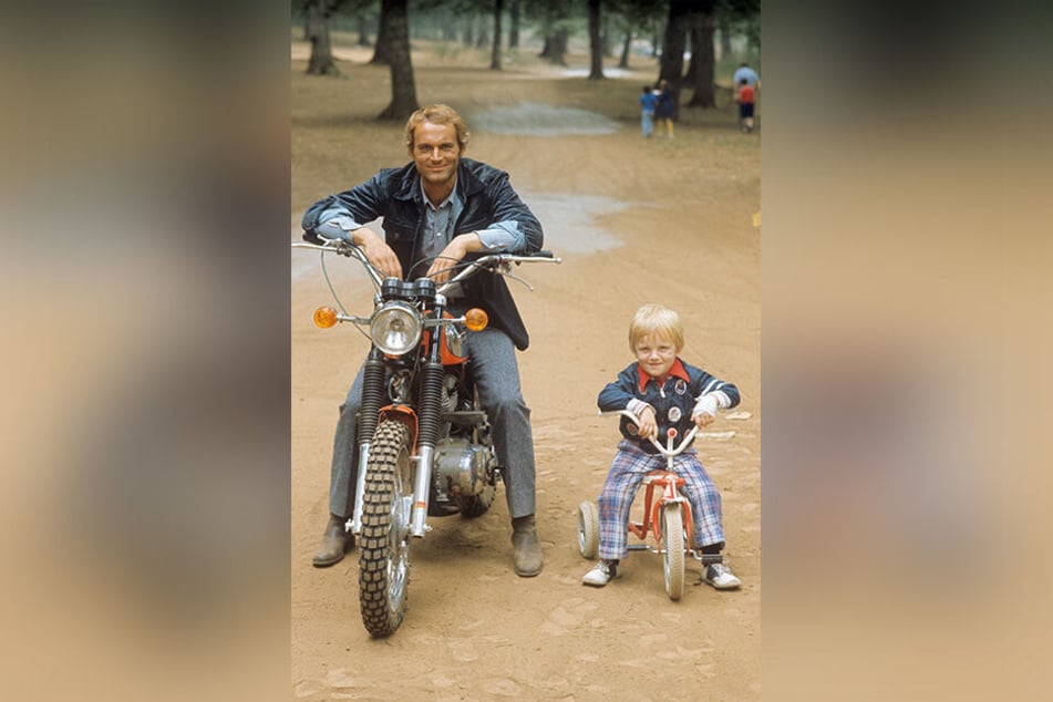 Terence (80) und Jess Hill (49) als dynamisches Vater-Sohn-Duo.