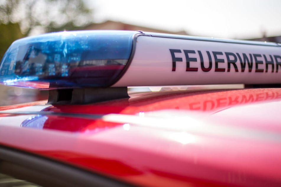 Samstagabend rückte die Feuerwehr zu einem Wohnungsbrand auf der Georg-Schwarz-Straße aus. (Symbolbild)