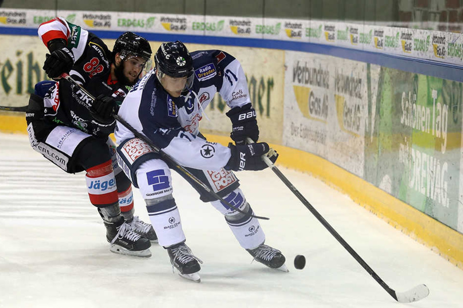 Der lange verletzte Eislöwen-Stürmer Martin Davidek (r.)
dürfte auf sein Comeback gegen Bad Nauheim brennen.