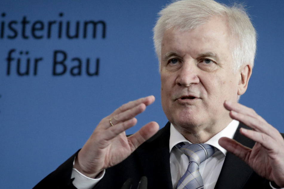 Horst Seehofer sieht sich als Opfer einer Kampagne seiner Gegner.