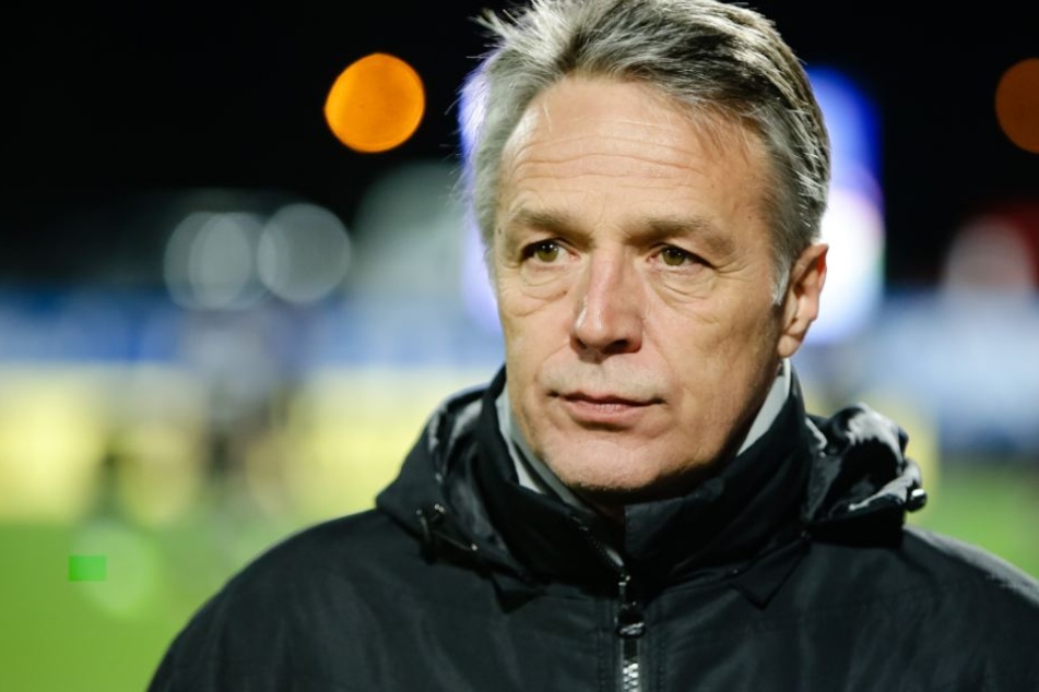 Auf DSC-Trainer Uwe Neuhaus kommen intensive Trainingswochen zu.