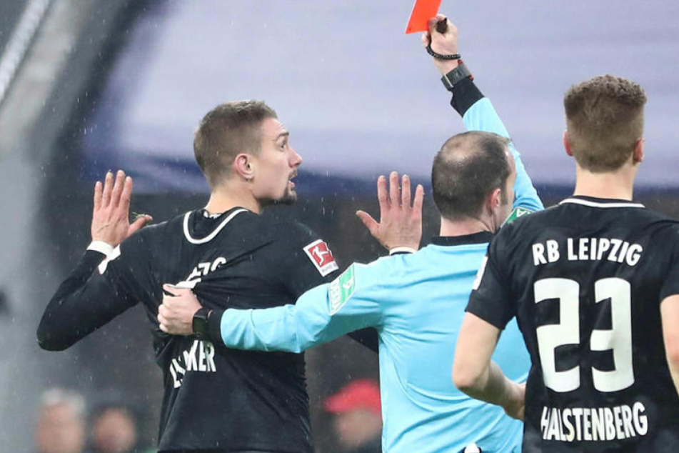 Nur zehn Minuten nach seiner Einwechslung beim FC Bayern sah Stefan Ilsanker die Rote Karte.
