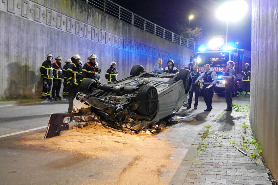 Wie durch ein Wunder verletzten sich die vier Insassen nur leicht.