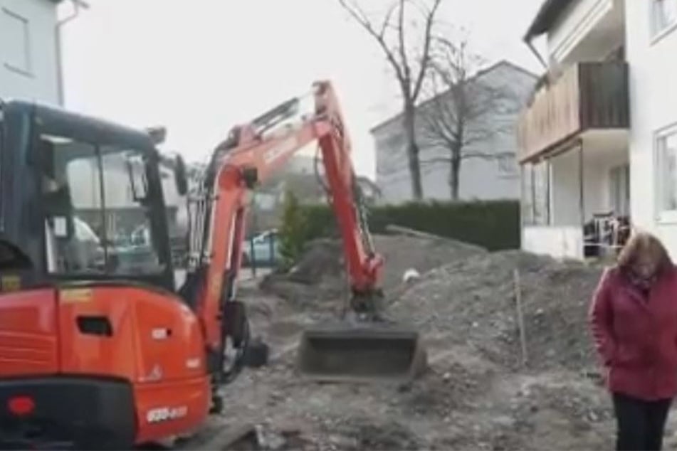 Bei Mellita Meinberger (72) liegen im Garten mehrere Tonnen Kriegsmunition.