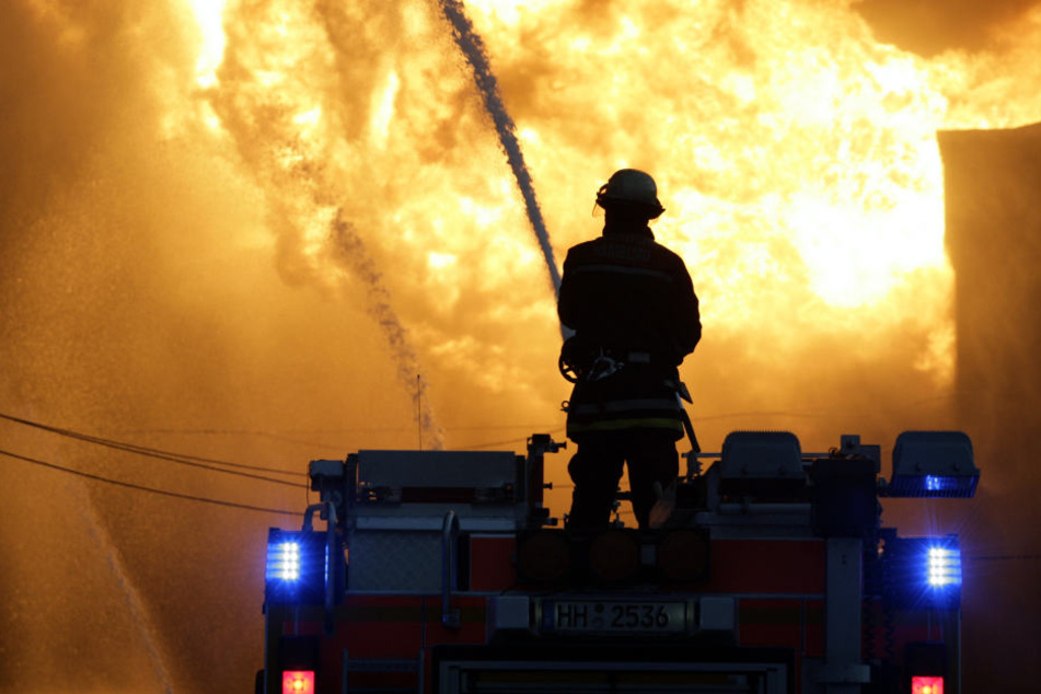 Die Feuerwehr konnte den Mann nur noch tot auffinden. (Symbolbild)