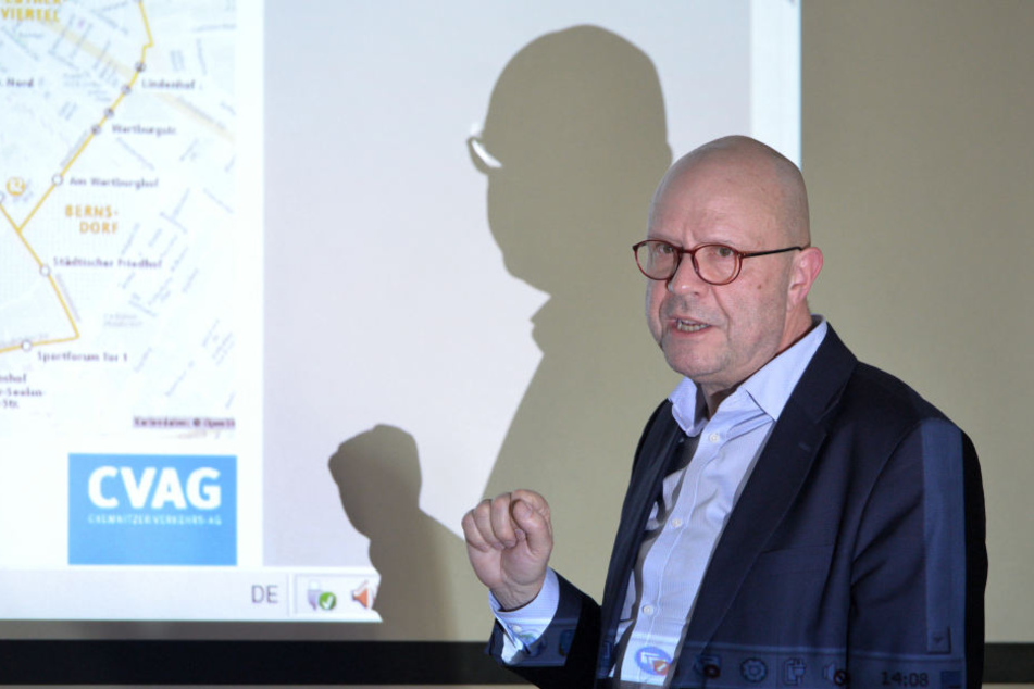 CVAG-Sprecher Stefan Tschök (61) erklärte im Rathaus die Verbesserungen im Liniennetz.