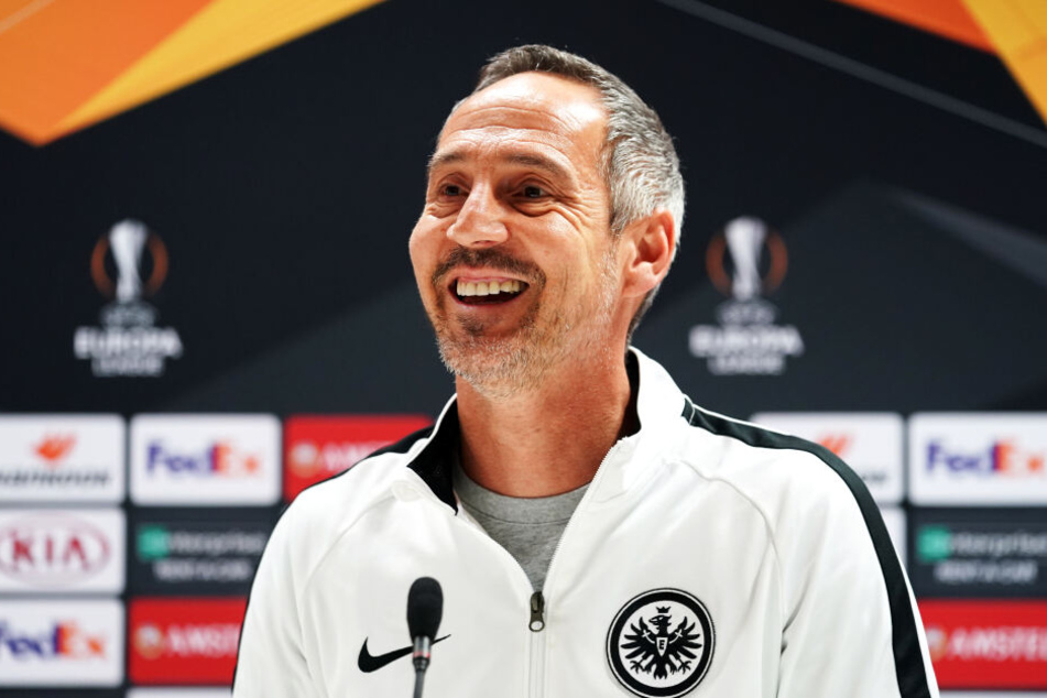 Adi Hütter stellte sich am Abend vor dem Europa-League-Match beim FC Arsenal den Fragen der Pressevertreter.