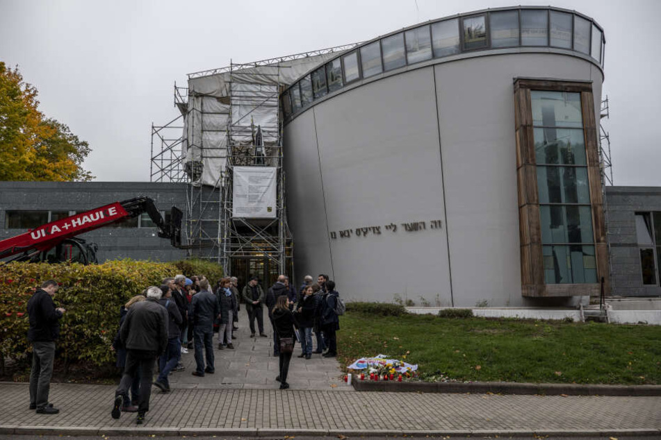 An der Mahnwache nahmen etwa 45 Personen teil.