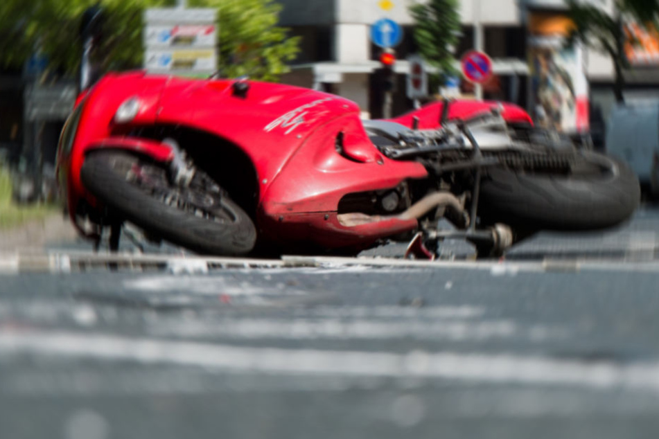 Der alkoholisierte Motorradfahrer wurde schwer verletzt. (Symbolbild)
