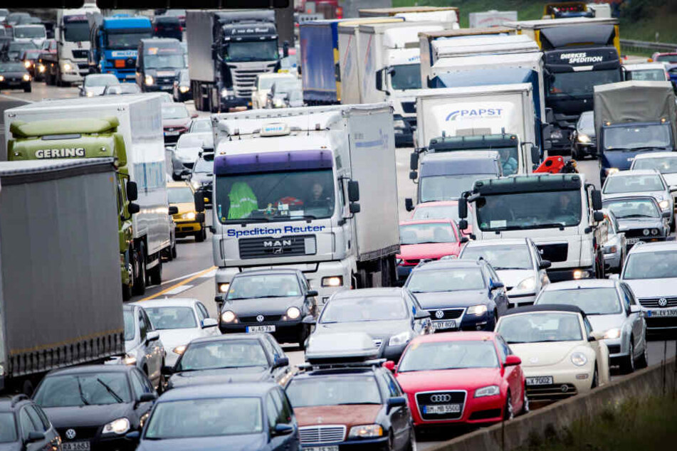 Der Unfall ereignete sich auf dem Standstreifen der Autobahn 3 bei Frankfurt (Symbolbild).