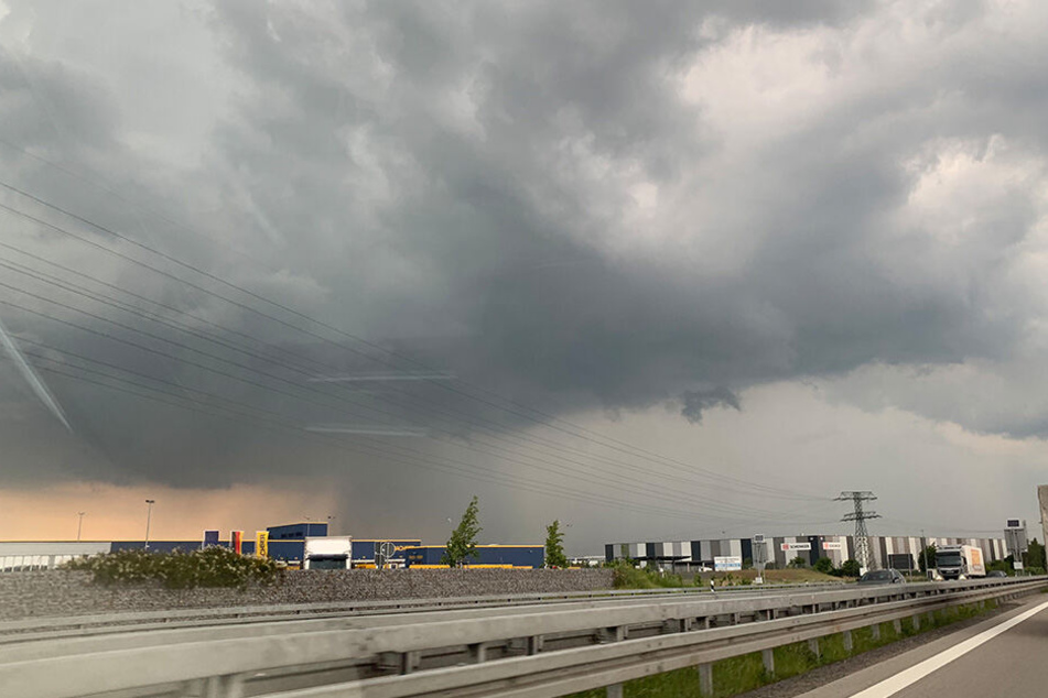 Dunkle Wolken zogen über Sachsen.
